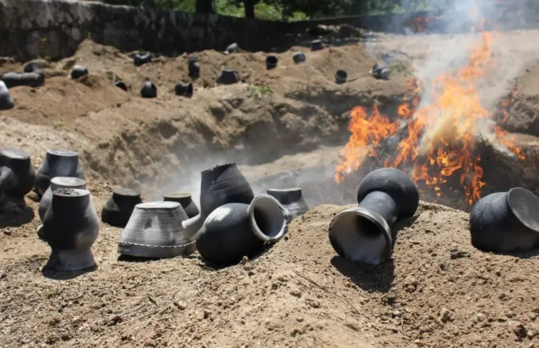 Peças de Barro Negro na fogueira
